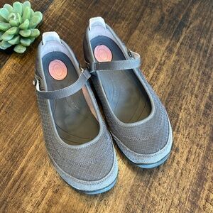 TEVA | Niyama Convertible Mary Jane Flats in Brown, Size 8.5